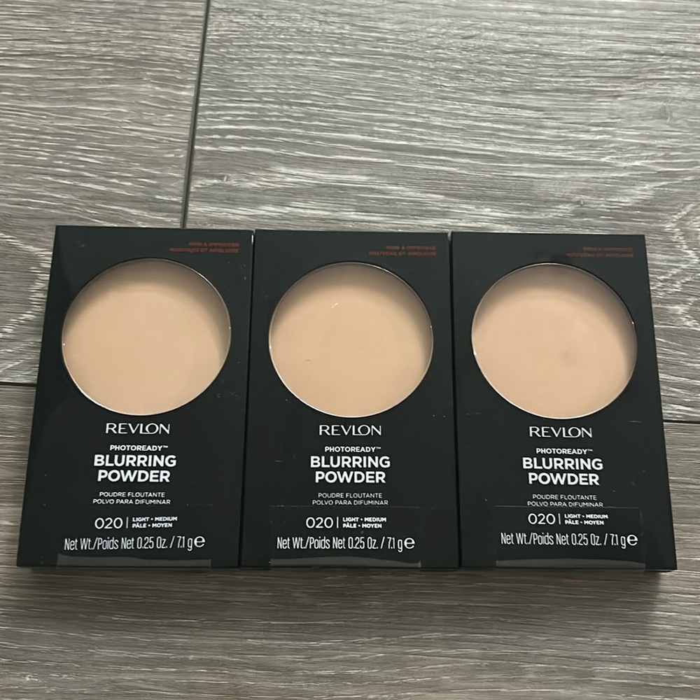 NEW 3X Revlon PhotoReady Blurring Powder ( #020 light / Medium) FIRM PRICE
